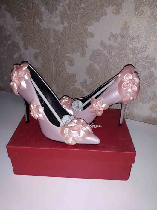 Вечерки туфли от 350 тыс,  35,36,37