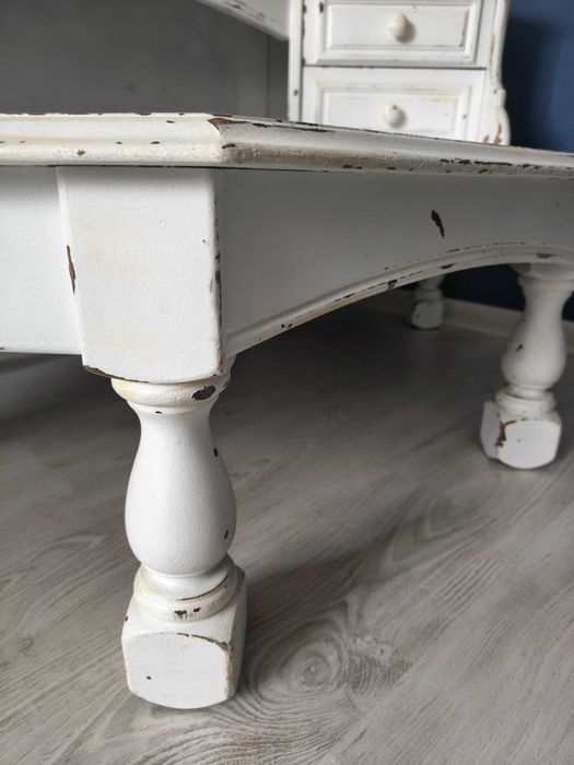 Ретро маса с уникален дизайн