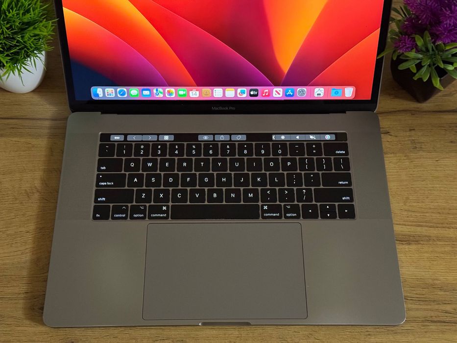 Macbook pro 16 i7 16ozu 512ssd Radeon graphics