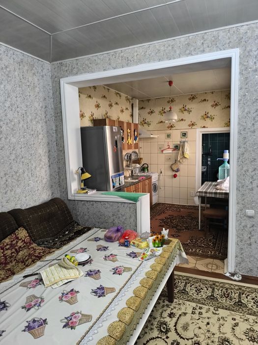 Продается дом на участке 3.5 соток в центре Янгиюля.