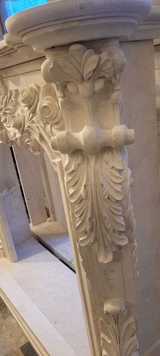 Masca semineu din marmura