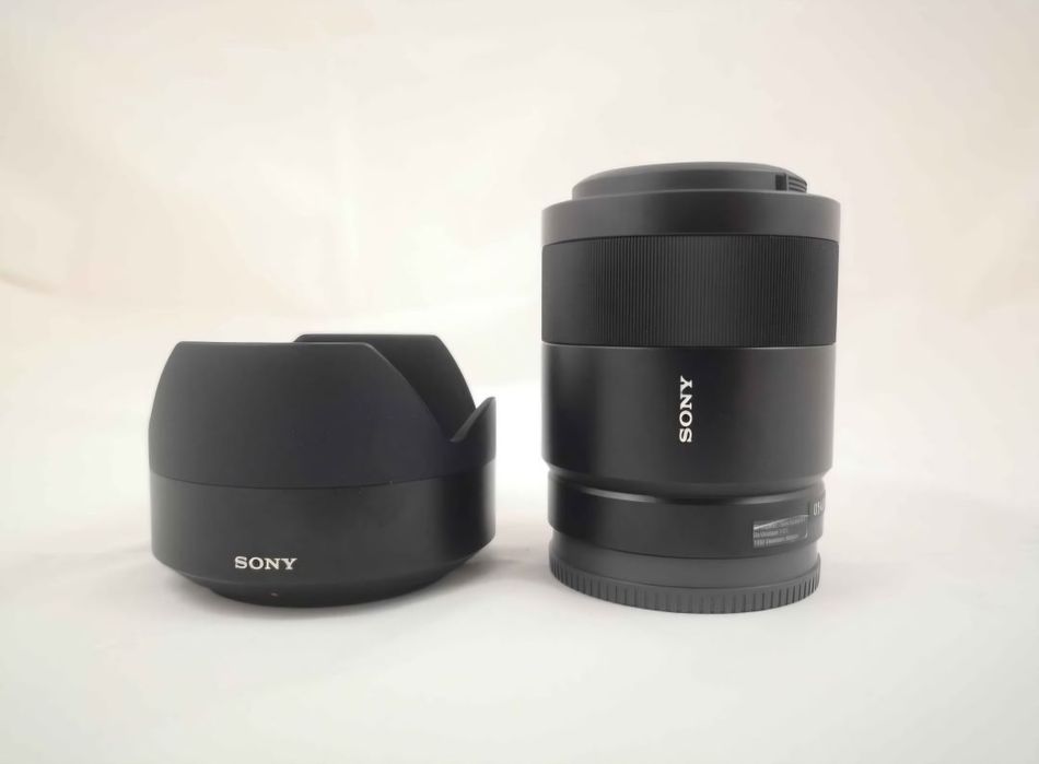 Sonv FE 55mm f/1.8 SonnarT* ZА