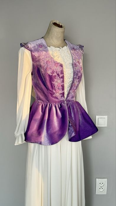 Продам камзолы в национальном стиле