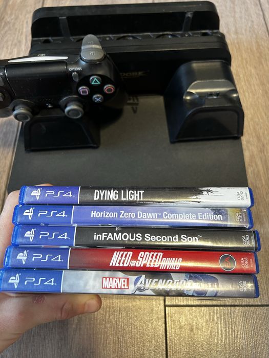 Ps4 slim+1controler ,dock incarcare ,6jocuri
