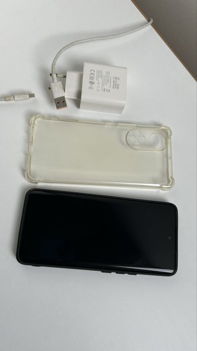 Huawei nova 9 със зарядно