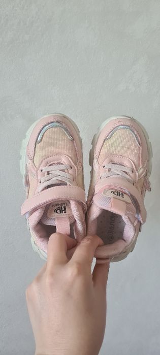 Продам кроссовки детские