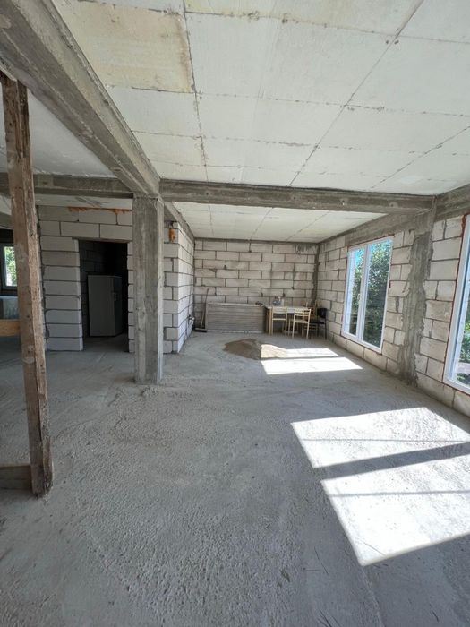 Casa+teren 6 camere+4 băi zona Pucioasa