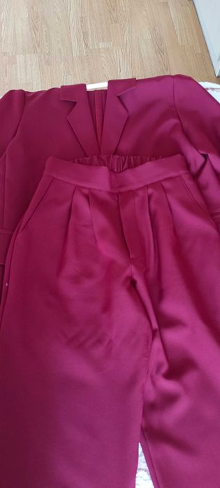 Продам брючный детский костюм