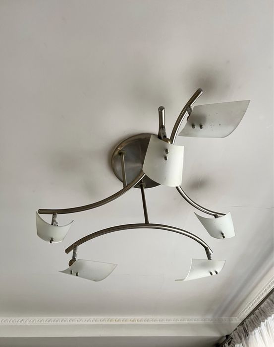 Люстры б/у. Нейтрального дизайна.