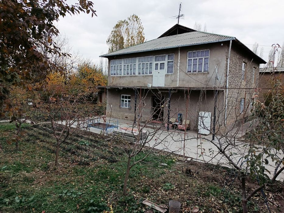 Uy joy sotiladi 2 qavatli srochna