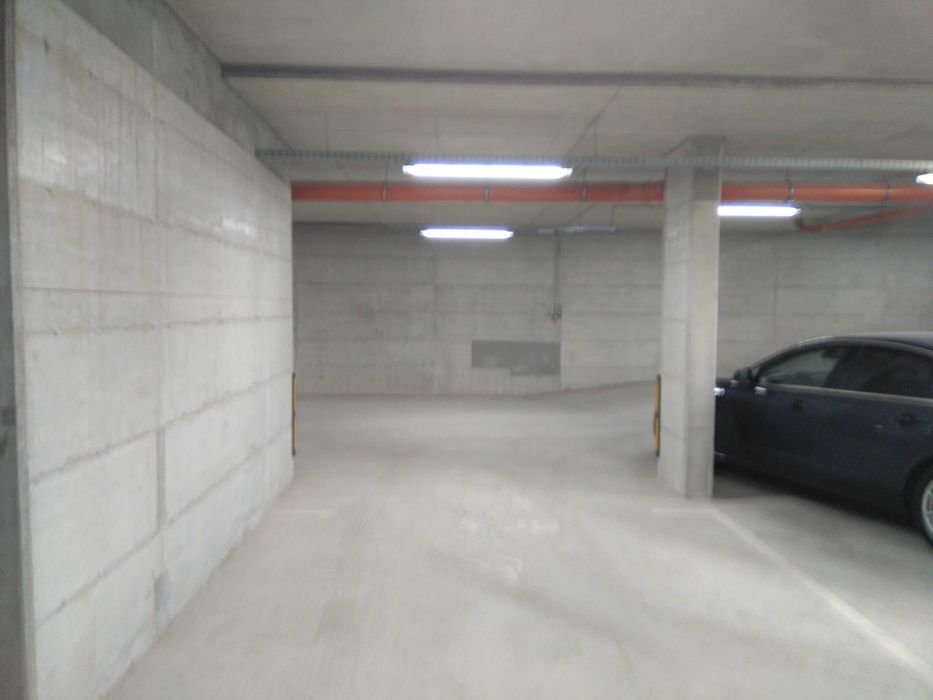 Дава се под наем Гараж / Паркомясто в Варна, Трошево - 18 кв.м за 91.8 € - Снимка #1