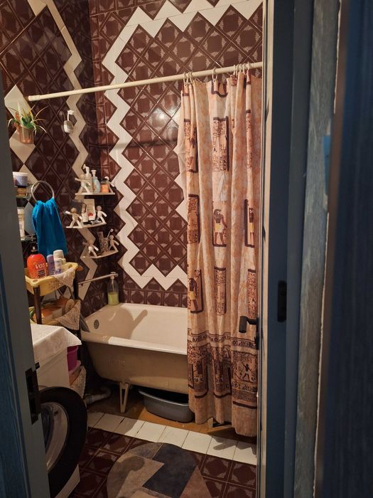 Продается квартира Мирзо Улугбек 3-х комнатная, 2 этаж, 4 этажный дом