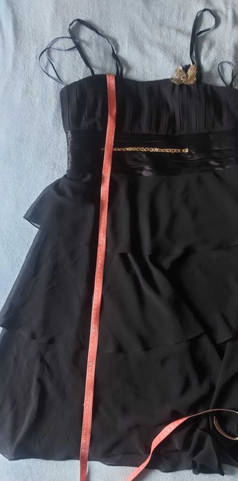 Rochie neagră midi cu volane