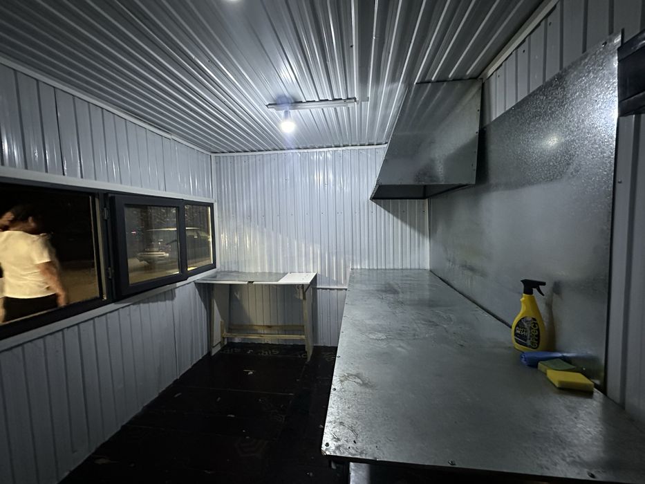 Киоска будка ларек