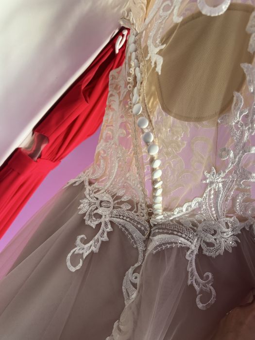 Красиви бални рокли