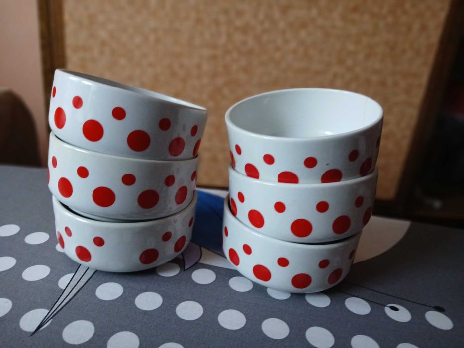 Продавам порцеланови купички