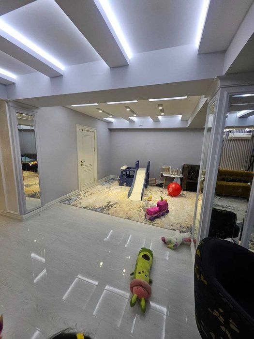 Амир Темур махалля недалеко  ресторан "Трюфель" 3.2 сот 330 кв.м евро