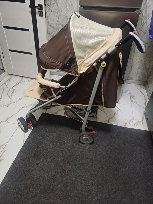 Продаётся прогулочная коляска трость
