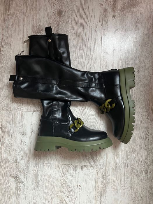 Лачени дамски ботуши