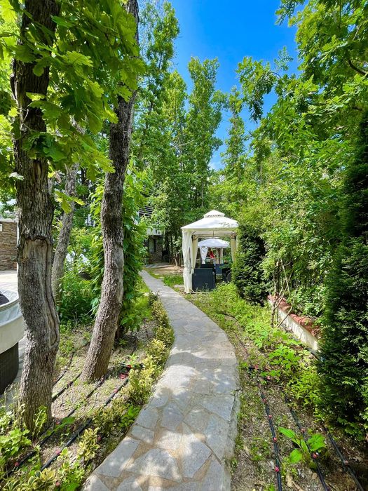 Продава се Тристаен апартамент в Бургас, Център - 111 кв.м за 1008 €/кв.м - Снимка #1