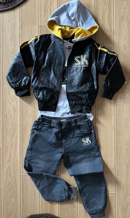 Set jacheta piele ecologica cu pantaloni blug si tricou