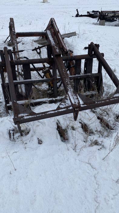 трактор и все необходимое для сенокоса