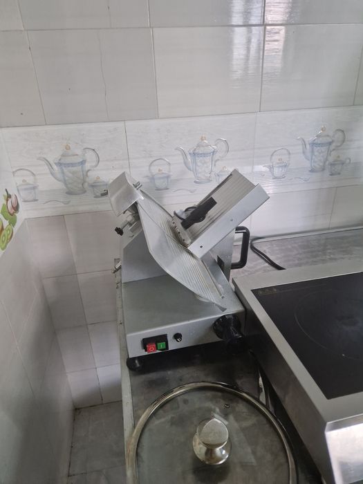 Продаю оборудование и мебель для кафе