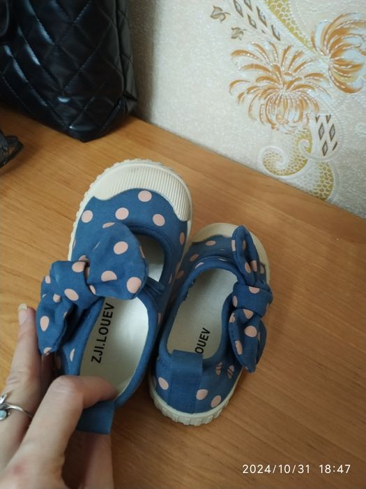 Продам детскую обувь