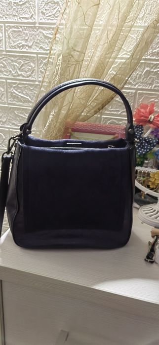 Тъмно синя чанта