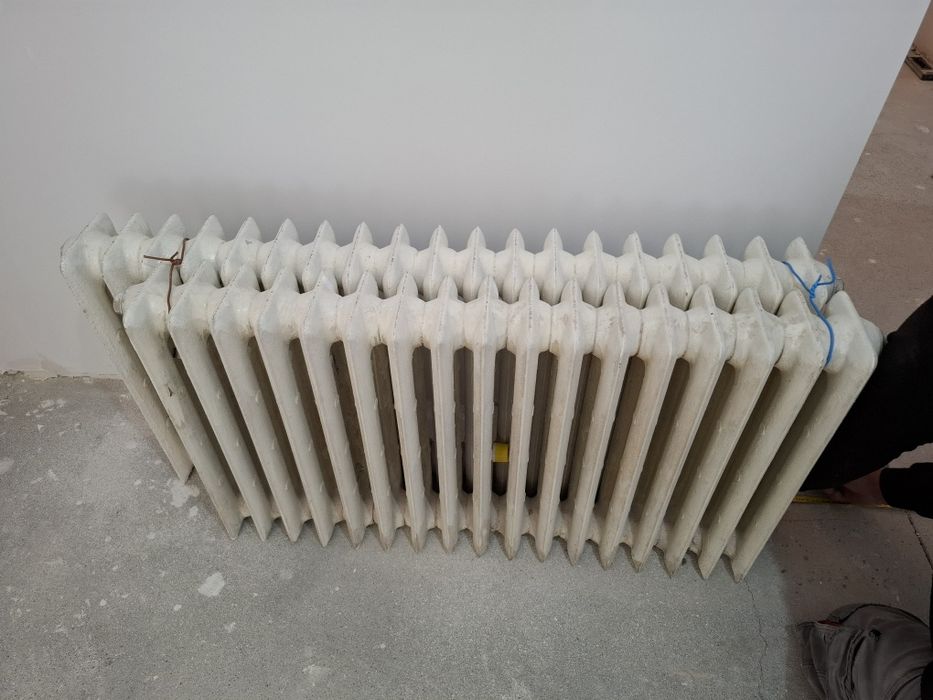 Vând 2 calorifere fontă