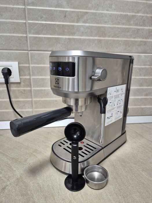 Espressor ELECTROLUX Explore 6 E6EC1-6ST