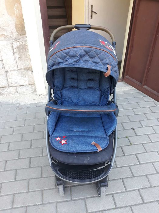 Бебешка количкa .