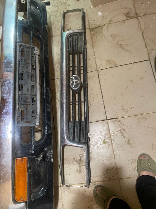 Продам бампер и решетка радиатора