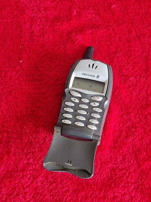 Telefon Sony Ericsson pentru colecție