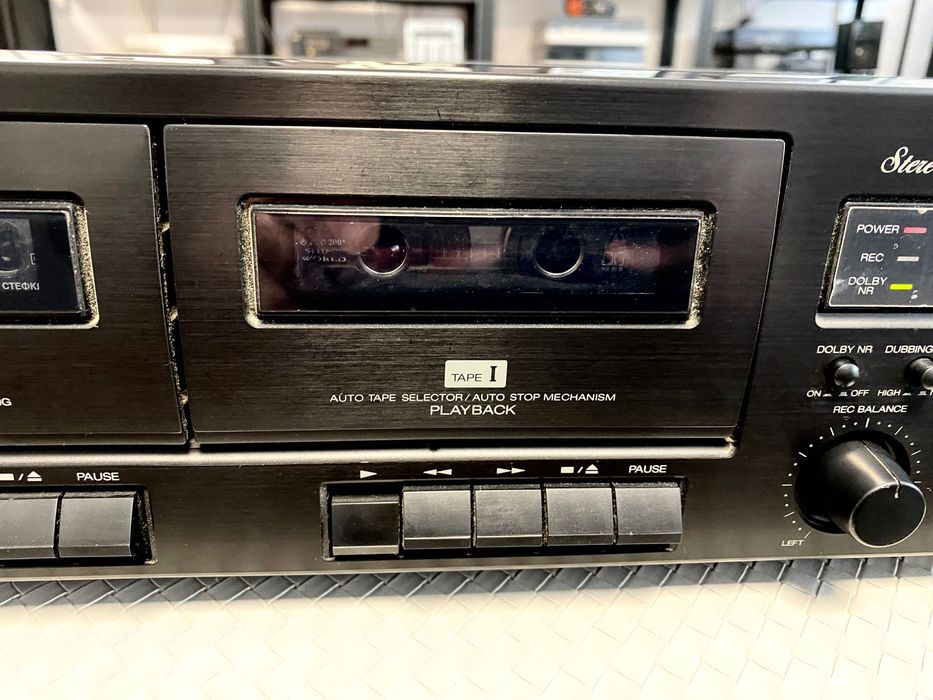 Двукасетен дек Akai