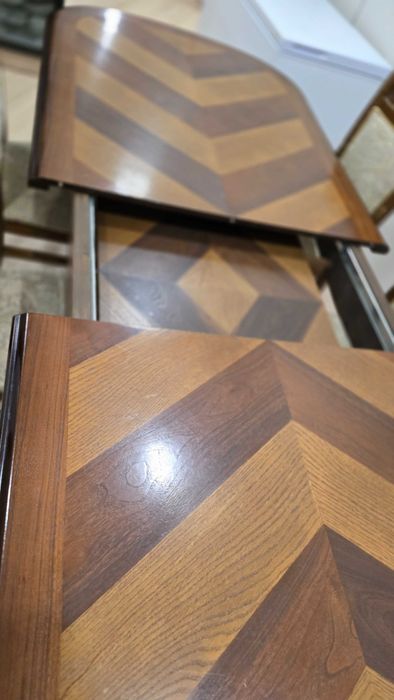 Стол со стульями