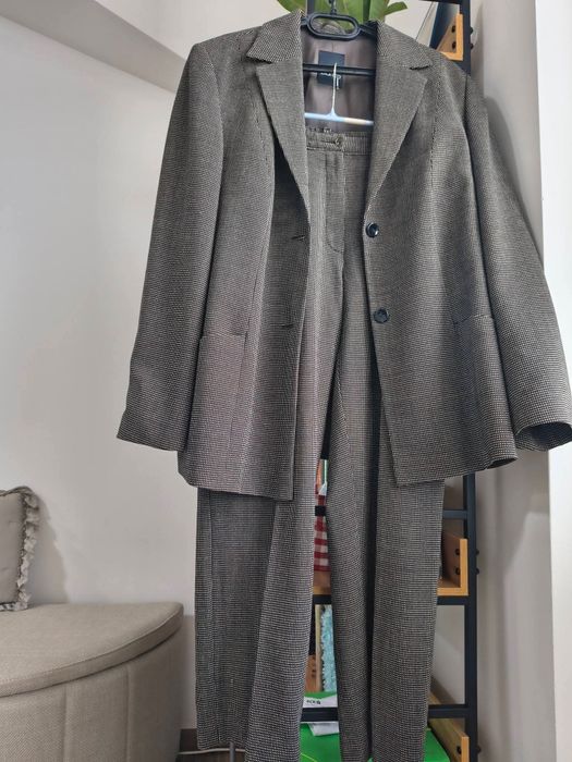 Costum femei cu pantaloni din lână