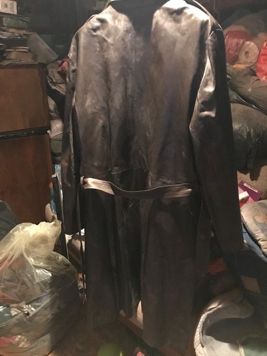 Vând haina lunga piele naturala pentru bărbați