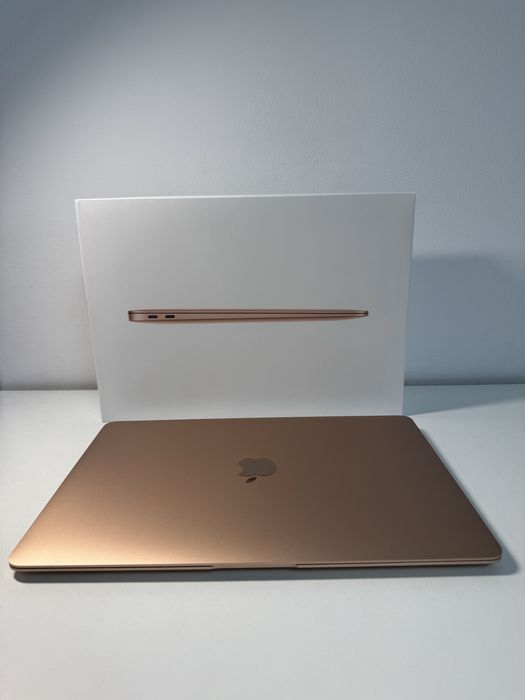 MacBook Air 2020 13” / 8GB / 256GB / impecabil + cutie