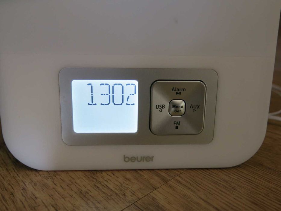 Радио-будилник с лампа и естествени звуци Beurer Wake Up Light WL80