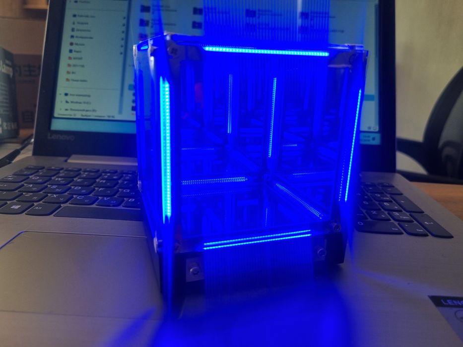 Четырехмерный  креативный куб для рабочего стола. Выглядит эффектно