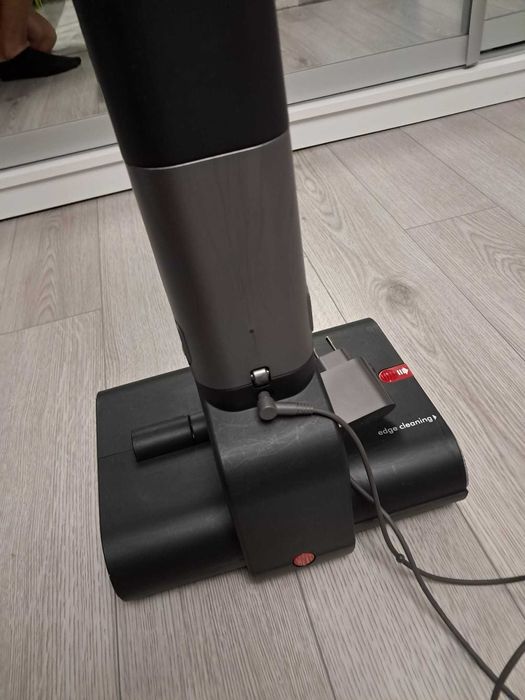 Aspirator vertical fara fir cu spalare Dyson