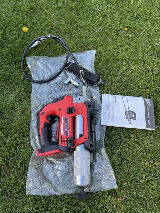 Pompă pentru gresat Milwaukee M18 GG
