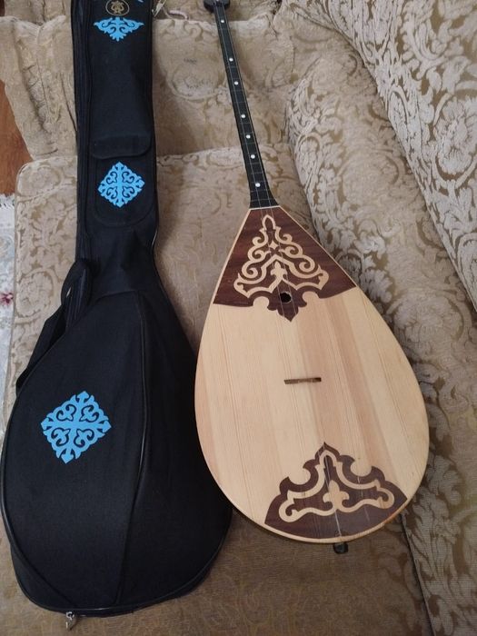 Казахская домбра