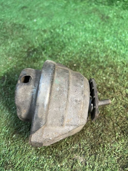 Подушка опора двигателя левая БМВ Е60 525 М54 BMW E60 M54