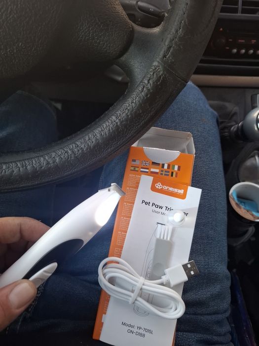 Aparat de tuns lăbuțe/urechi câini și pisici Oneisall YP-7015L cu LED, Nou