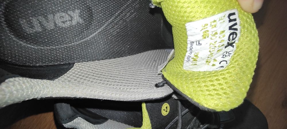 Pantofi de protectie perforati Uvex 1 S1 ESD cu bombeu nemetalic