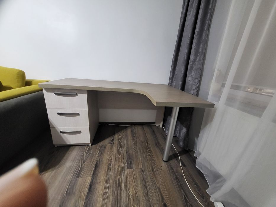 Vand birou pe colt,stare buna