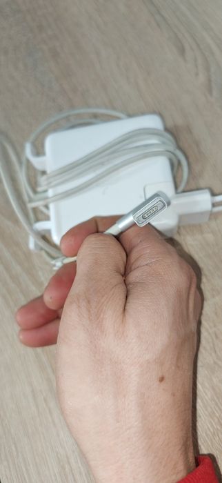 Incarcator original  MacBook