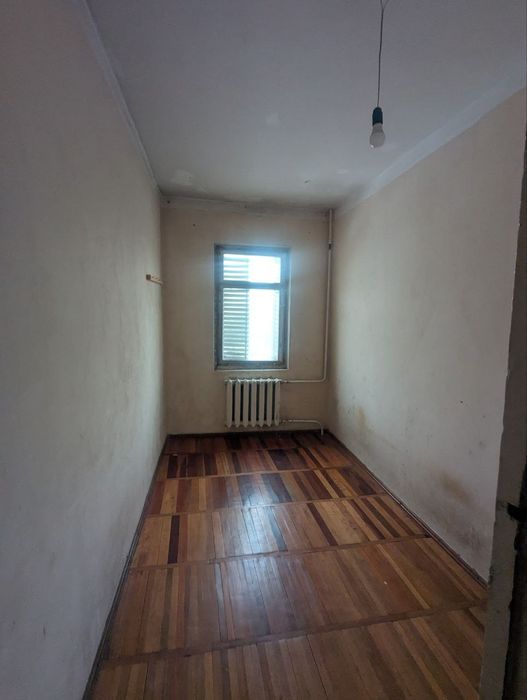 Sergeli 4 yarmarkada 3 xonaliy uy sotiladi